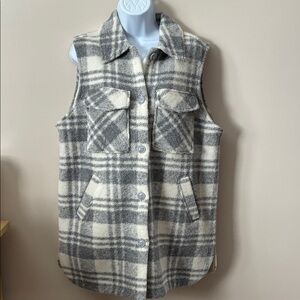 NWT Charlie B Gray and White Plaid Vest